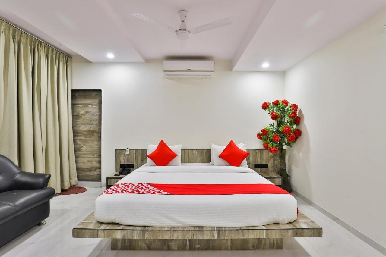 Oyo 23540 Hotel Suryakant Rajkot Exterior foto