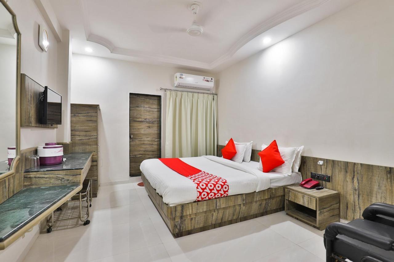 Oyo 23540 Hotel Suryakant Rajkot Exterior foto