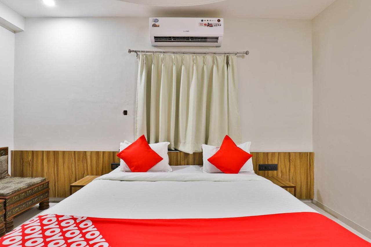 Oyo 23540 Hotel Suryakant Rajkot Exterior foto