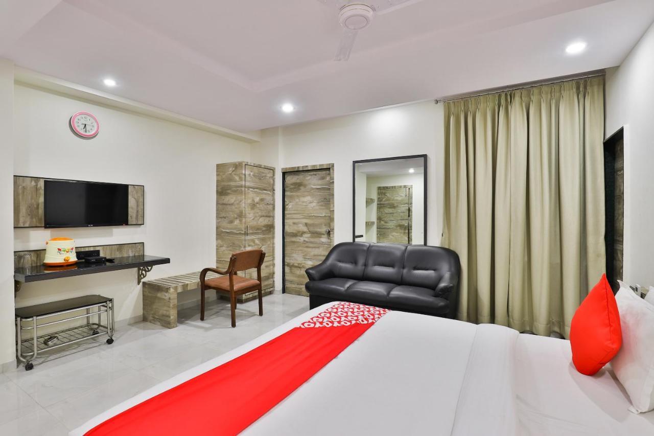 Oyo 23540 Hotel Suryakant Rajkot Exterior foto