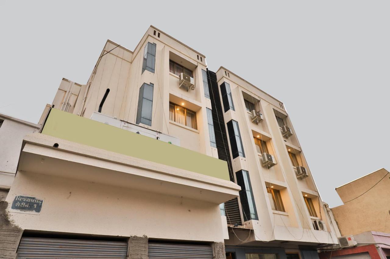 Oyo 23540 Hotel Suryakant Rajkot Exterior foto