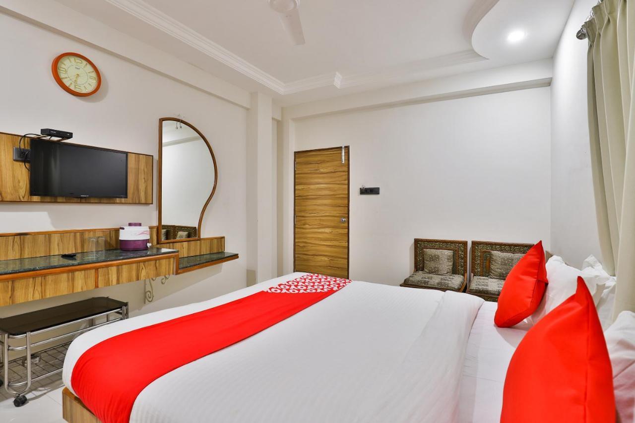 Oyo 23540 Hotel Suryakant Rajkot Exterior foto