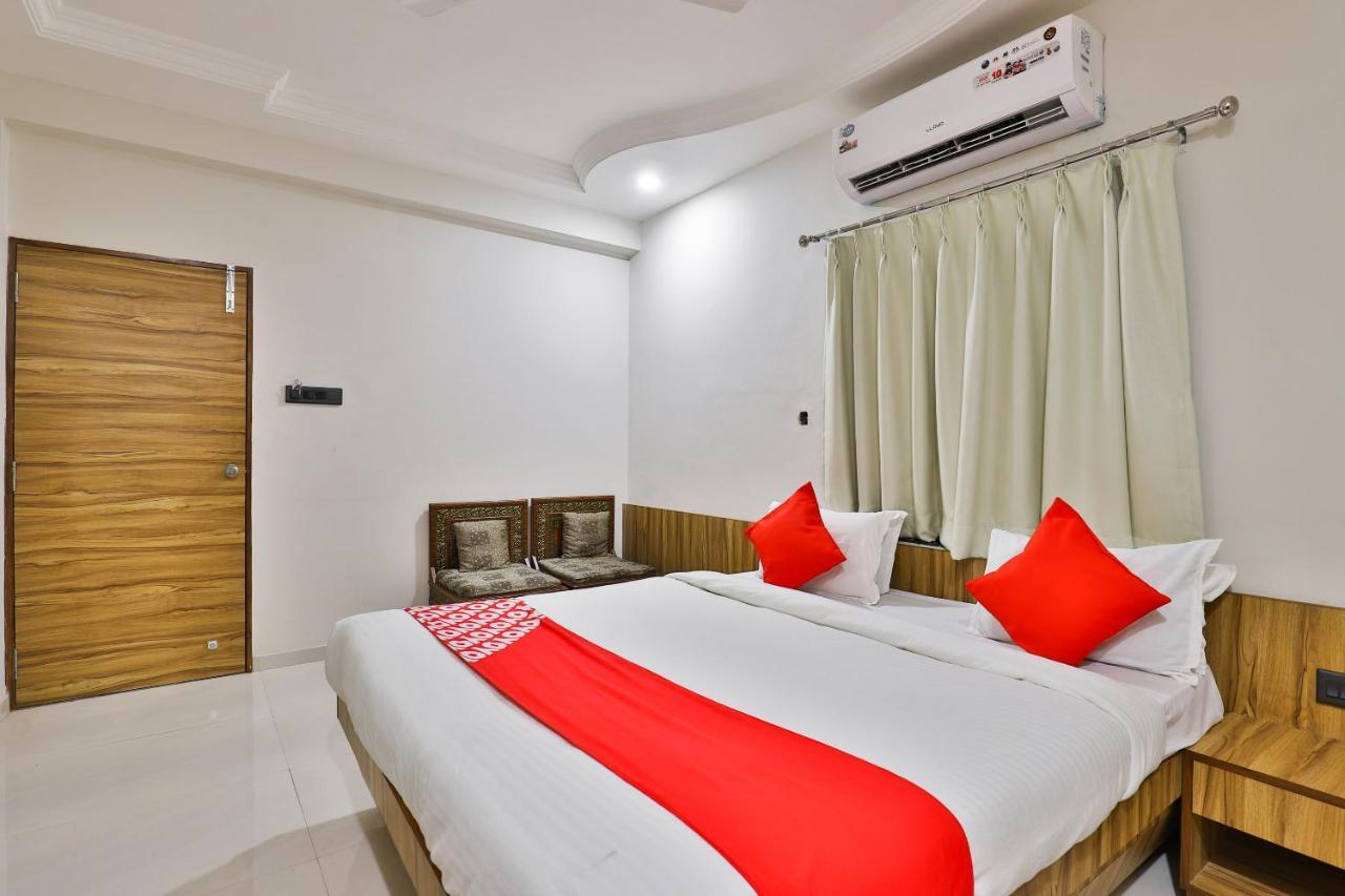 Oyo 23540 Hotel Suryakant Rajkot Exterior foto