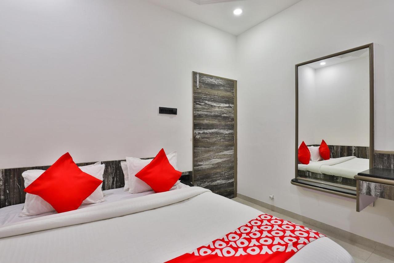 Oyo 23540 Hotel Suryakant Rajkot Exterior foto